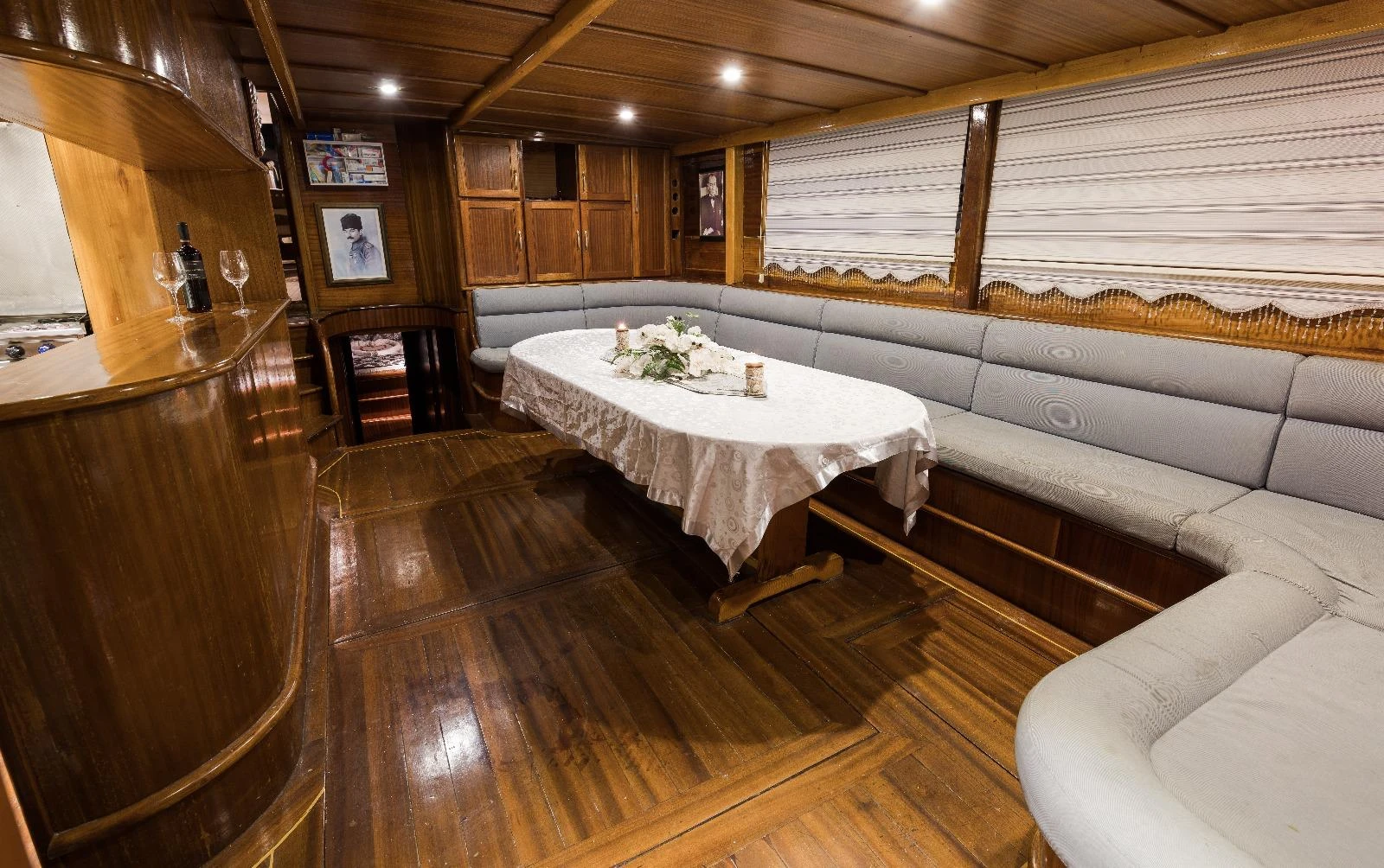 saloon